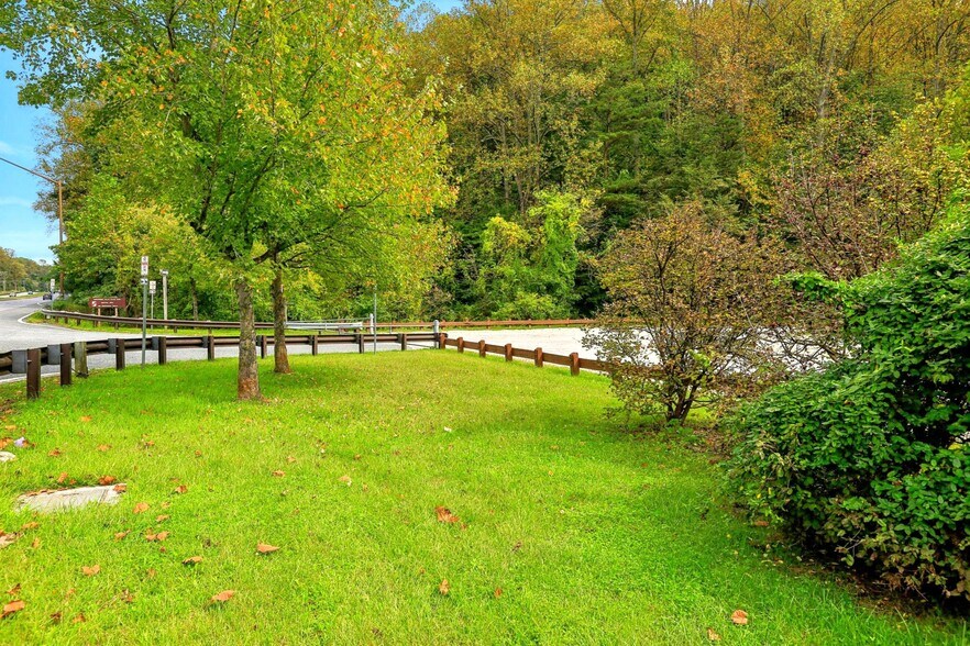 More Photos Of 9955 Belair Rd, Kingsville Flex For Sale