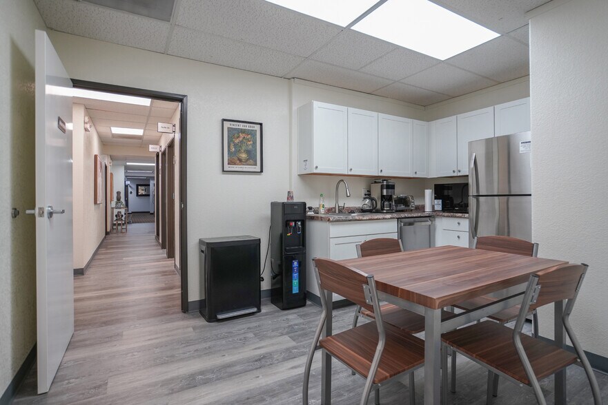 More Photos Of 2825 E Tahquitz Canyon Way, Palm Springs Medical For Sale