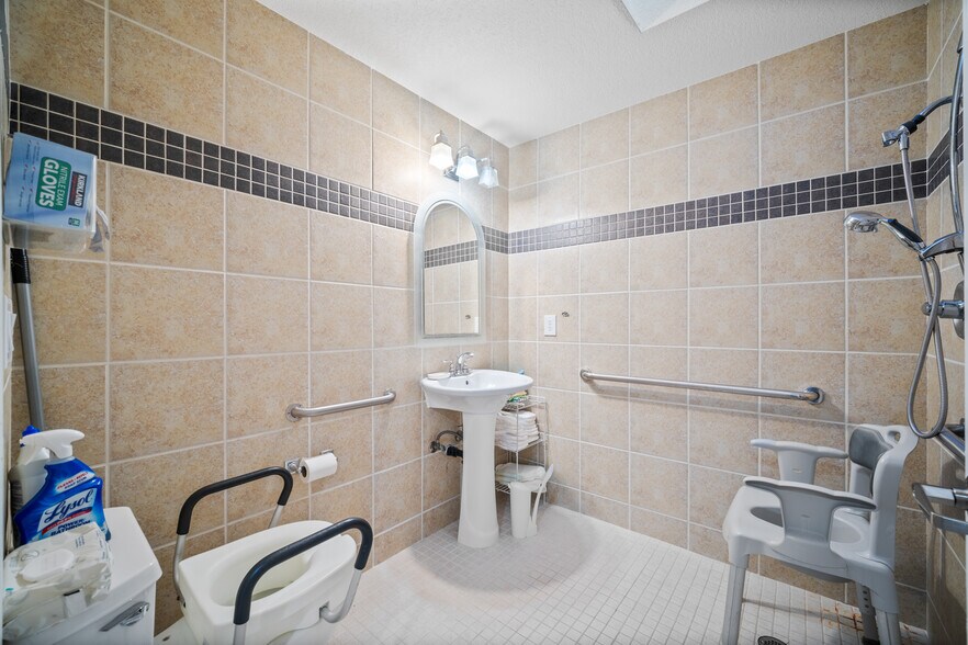 More Photos Of 3552 SE 65th Ave, Portland Skilled Nursing Facility For Sale