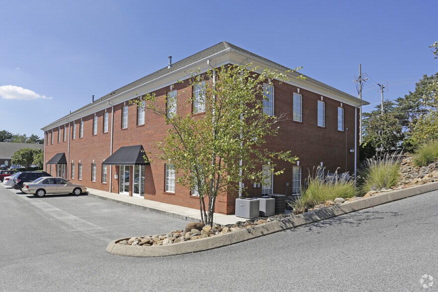 More Photos Of 430 Montbrook Ln, Knoxville Office For Lease