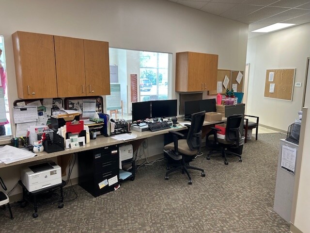 More Photos Of 818 Macdade Blvd, Folsom Freestanding For Lease