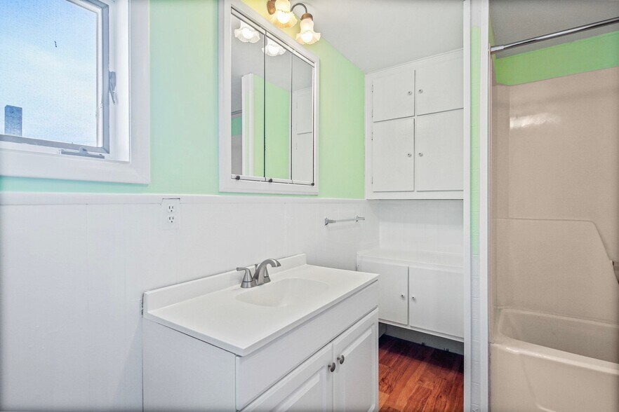 More Photos Of 122 E Main St, Stevensville Office For Sale