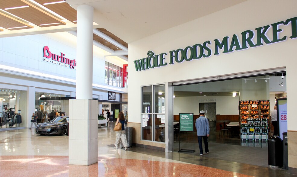 More Photos Of 1 Bergen Town Ctr, Paramus General Retail For Lease