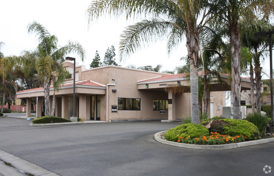 Primary Photo Of 3700 Geer Rd, Turlock Bank For Lease