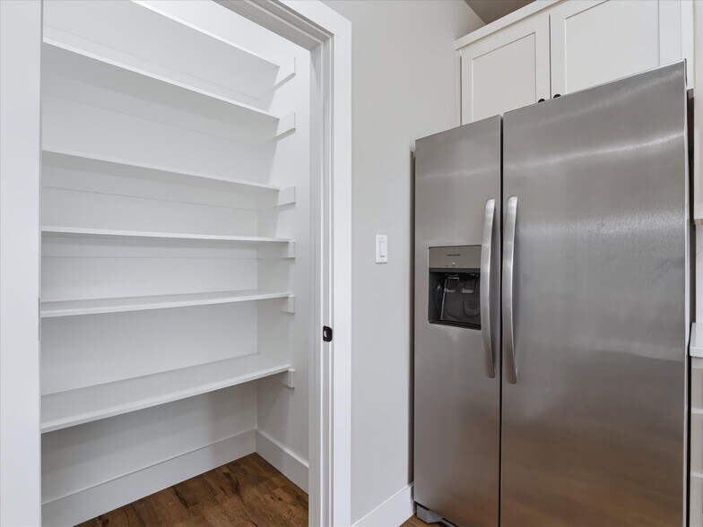 More Photos Of 1306 Country Rd, Whitesboro Apartments For Sale