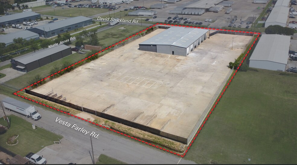 More Photos Of 5012 David Strickland Rd, Fort Worth Warehouse For Lease