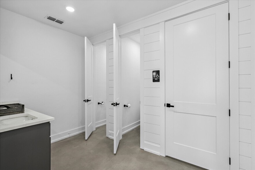 More Photos Of 1972 FM 857, Grand Saline Trailer Camper Park For Sale