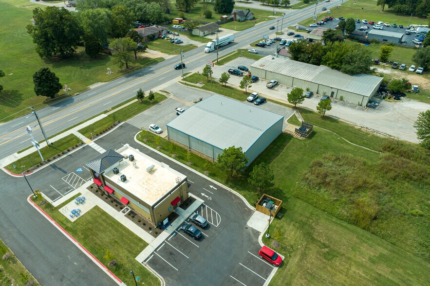 More Photos Of 2324 E Robinson Ave, Springdale Light Distribution For Sale