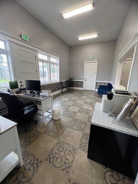 More Photos Of 11 E Texas Ave, Baytown General Retail For Sale