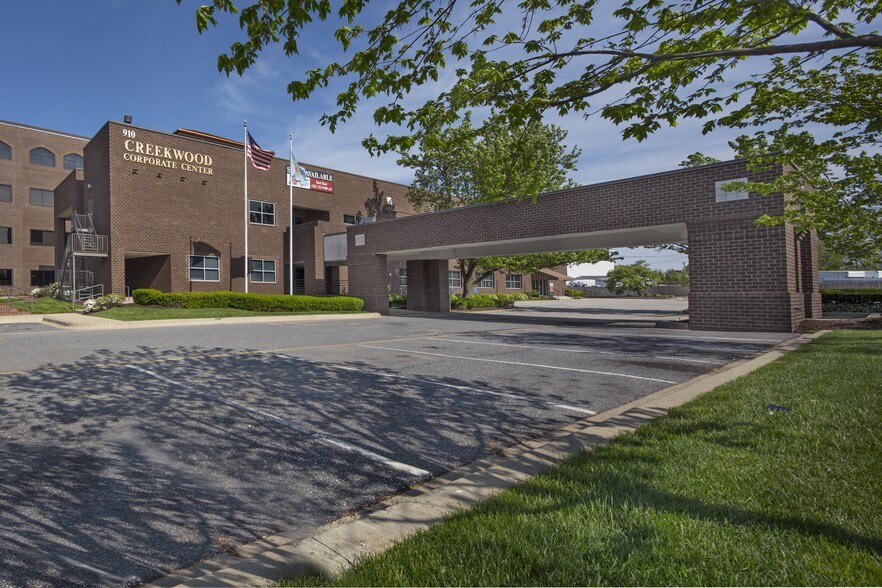 More Photos Of 910 W Basin Rd, New Castle Unknown For Lease