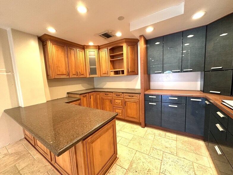 More Photos Of 7546 Trade St, San Diego Manufacturing For Lease