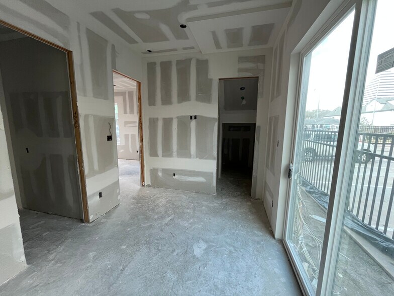 More Photos Of 5821 Winsome Ln, Houston Apartments For Sale