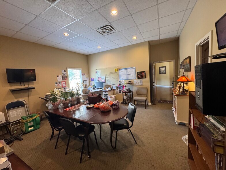 More Photos Of 2130 Country Club Rd, Palestine Golf Course Driving Range For Sale