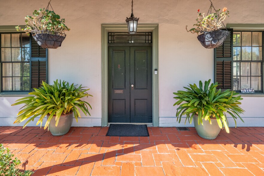 More Photos Of 502 Pierce St, Monterey Office For Sale
