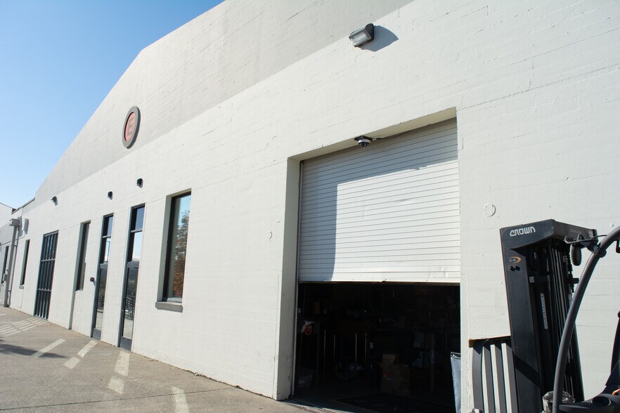 More Photos Of 5012-5116 Dudley Blvd, Mcclellan Flex For Lease