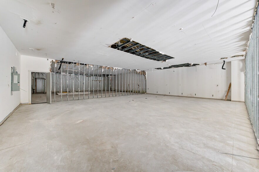 More Photos Of 3875 E Waterloo Rd, Edmond Warehouse For Sale