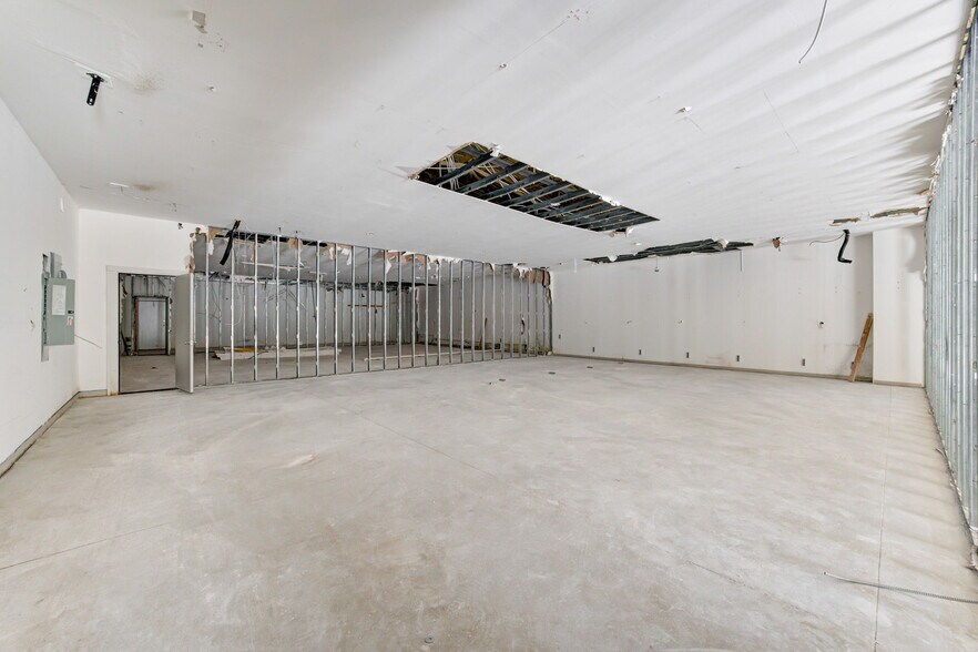 More Photos Of 3875 E Waterloo Rd, Edmond Warehouse For Lease
