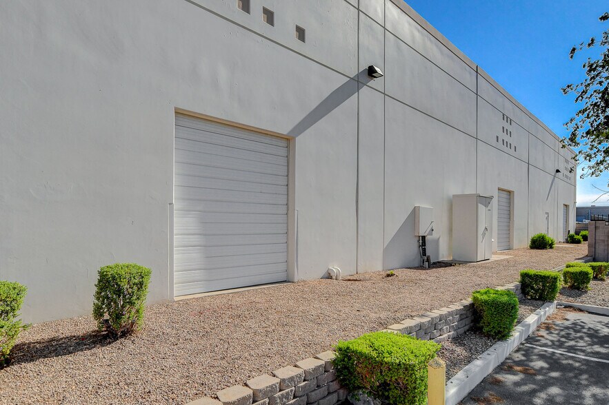 More Photos Of 200 Sunpac Ave, Henderson Warehouse For Sale
