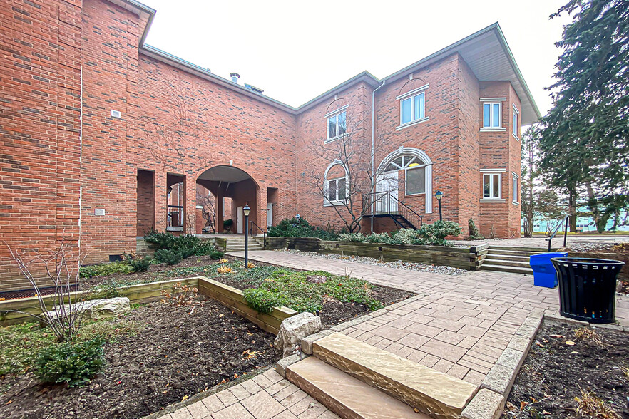 Primary Photo Of 335 Renfrew Dr, Markham Medical For Sale