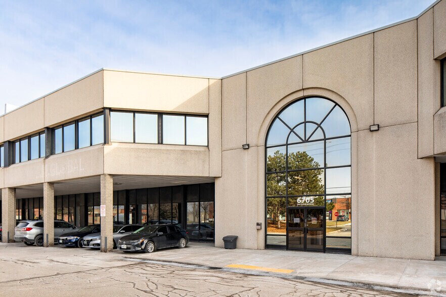 More Photos Of 6705 Tomken Rd, Mississauga Light Distribution For Lease