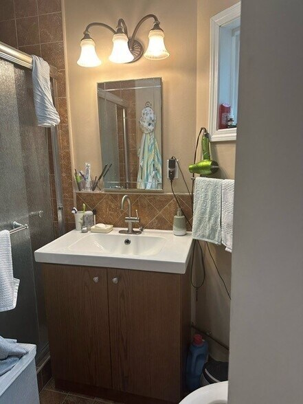 More Photos Of 10427 Odell Ave, Sunland Apartments For Sale