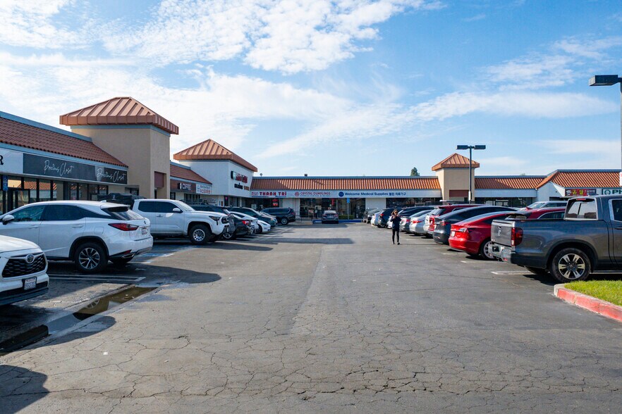 More Photos Of 9240 Garden Grove Blvd, Garden Grove Unknown For Lease