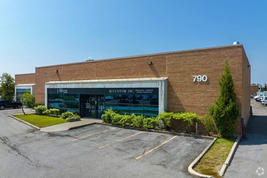 More Photos Of 790 Redwood Sq, Oakville Warehouse For Lease