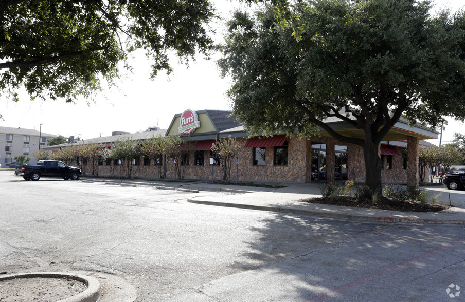 Primary Photo Of 6465 Samuell Blvd, Dallas Restaurant For Lease