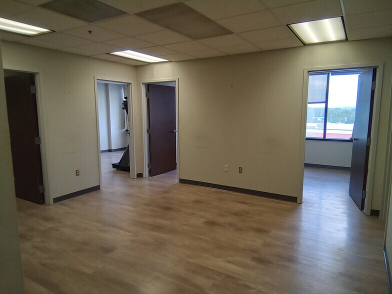 More Photos Of 15 Matthews St, Goshen Office For Sale