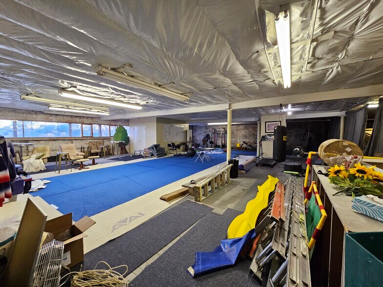 More Photos Of 815 N 1st Ave, Great Falls Auto Dealership For Lease