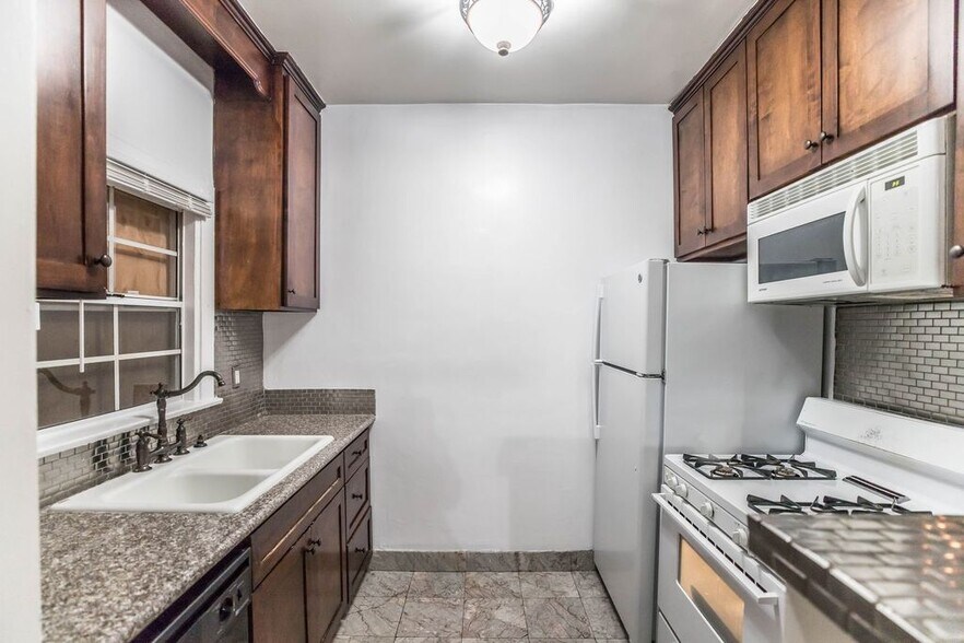 More Photos Of 1435-1437 1/2 N Las Palmas Ave, Los Angeles Apartments For Sale