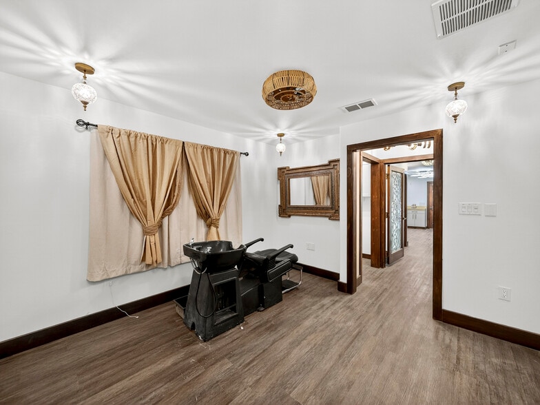 More Photos Of 612 N Third Street, Princeton Office For Sale