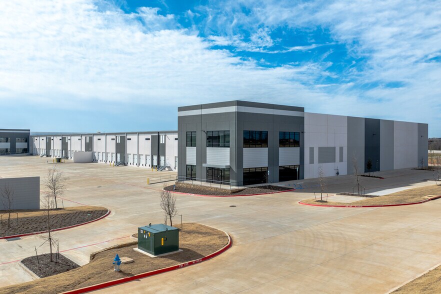 More Photos Of 3411 Mingo Rd, Denton Unknown For Lease