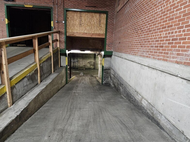 More Photos Of 102 Railroad Ave NE, Aberdeen Flex For Sale