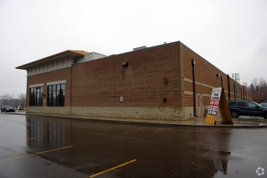 More Photos Of Highland Rd, White Lake Unknown For Lease