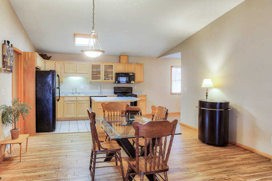 More Photos Of 1533 Arbors Ln, Bloomington Apartments For Sale