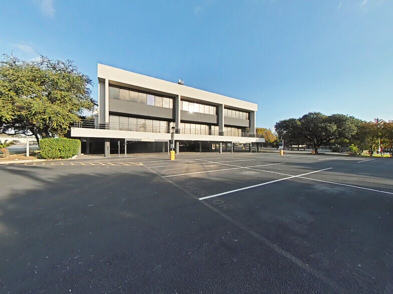 More Photos Of 10401 W IH-10, San Antonio Coworking Space