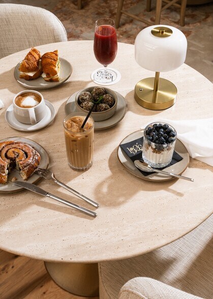 More Photos Of 527-537 State St, Santa Barbara Hotel For Lease