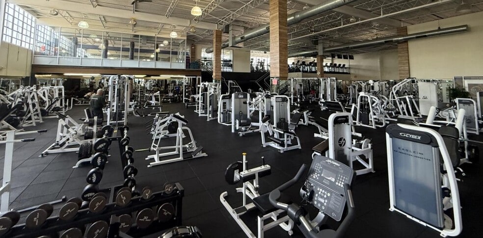 More Photos Of 150 N Midland Ave, Saddle Brook Warehouse For Sale