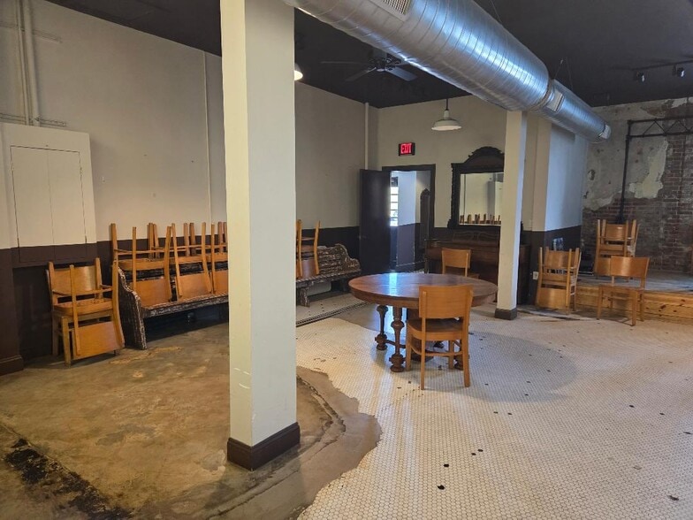 More Photos Of 220 E Commercial St, Springfield Office For Sale