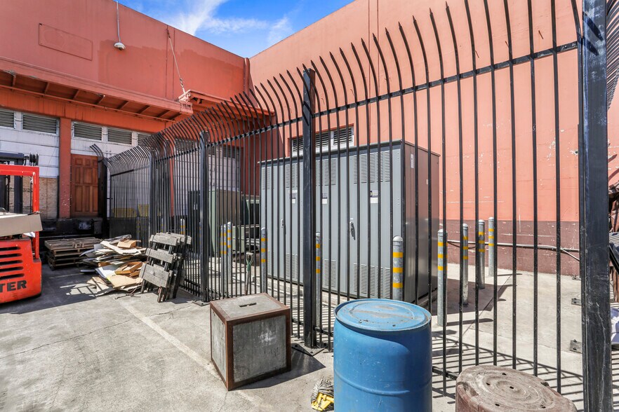More Photos Of 916 98th Ave, Oakland Unknown For Lease