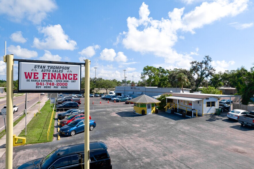 More Photos Of 1827 9th St W, Bradenton Auto Dealership For Sale