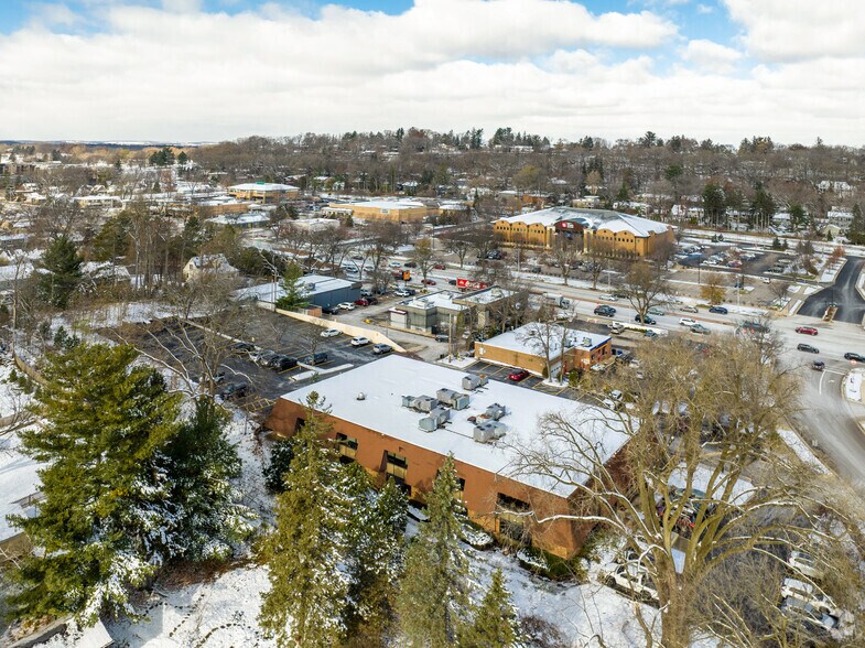 More Photos Of 702 N Blackhawk Ave, Madison Office For Lease