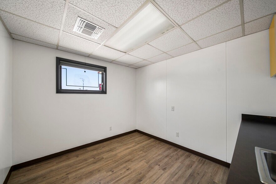 More Photos Of 700 S Main St, Grove Medical For Sale