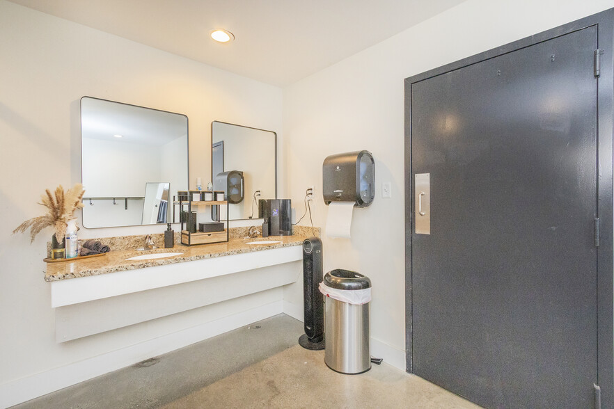 More Photos Of 107 E Orr St, Anderson General Retail For Sale