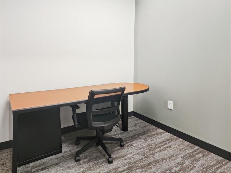 More Photos Of 330 Crossing Blvd, Orange Park Coworking Space