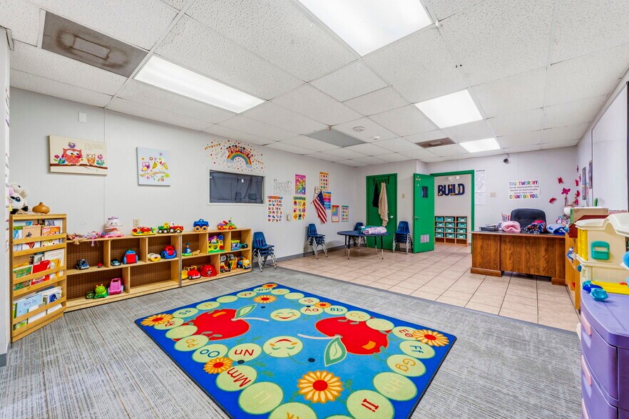 More Photos Of 16737 Sprawling Oaks Dr, Conroe Daycare Center For Sale