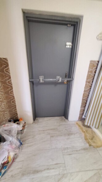 More Photos Of 330-332 W 9th St, Hialeah Storefront Retail Office For Lease