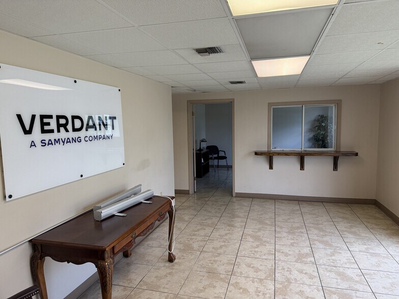 More Photos Of 718 Hangar Dr, New Iberia Warehouse For Sale