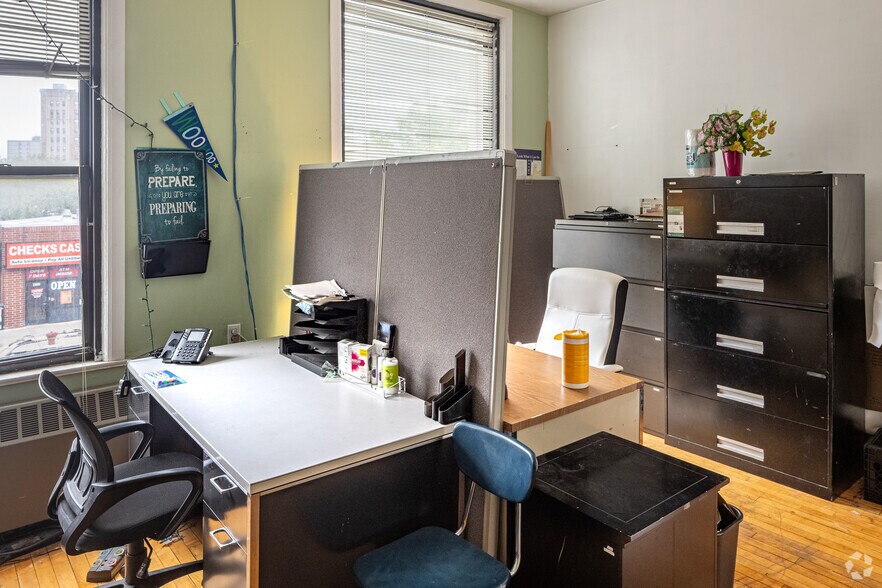 More Photos Of 4554 N Broadway, Chicago Office For Sale